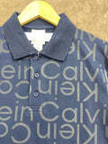 C-K ALLOVER TYPOGRAPHIC LOGO PIQUÉ POLO T-SHIRT