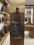 Louis Vuitton Monogram Utility MASSENGER BAG