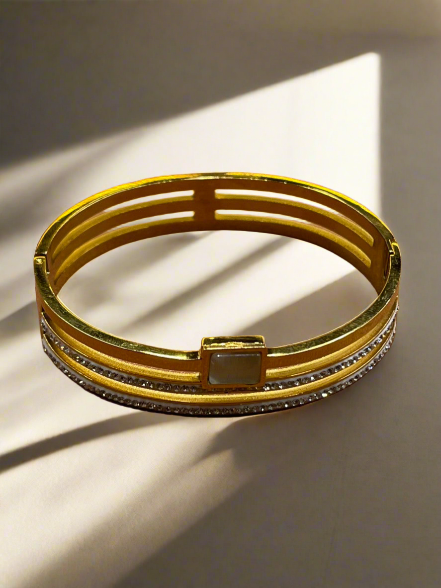 PEARL STONE 3 LAYER DESIGNER LADIES BRACELET