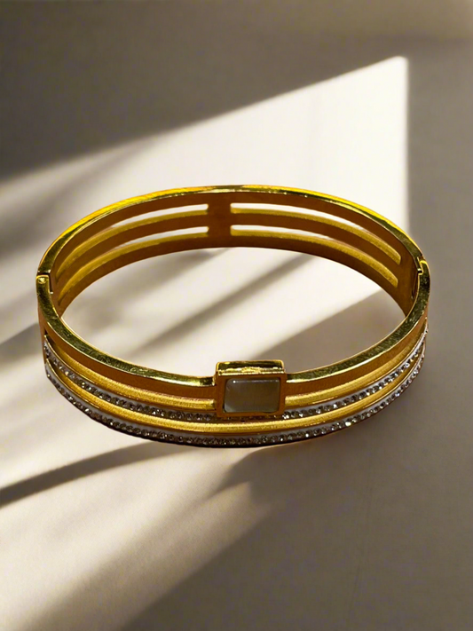 PEARL STONE 3 LAYER DESIGNER LADIES BRACELET