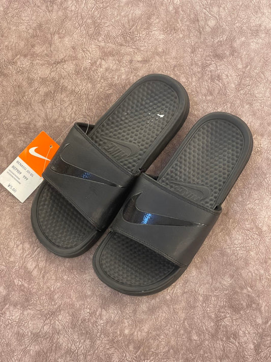 NKE FULL BLACK SLIDES