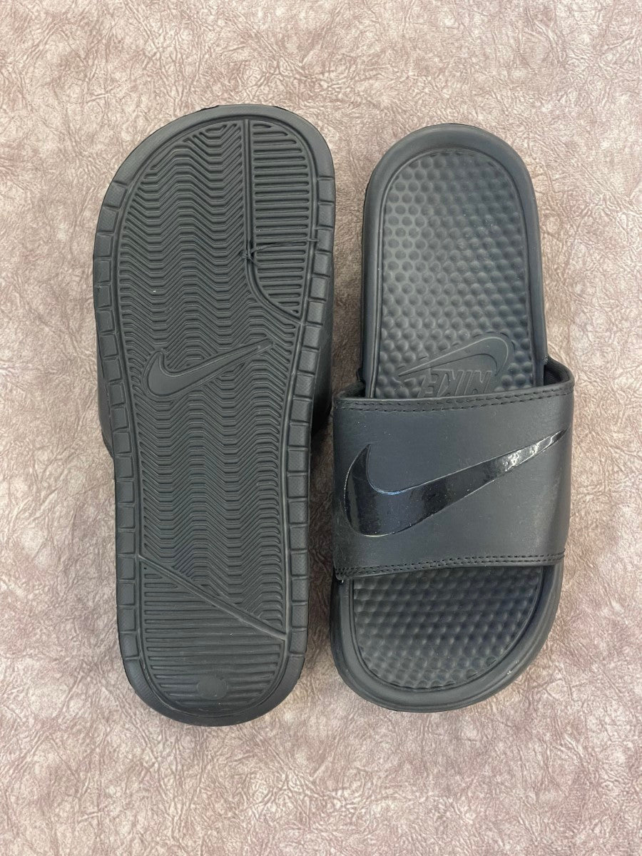 NKE FULL BLACK SLIDES