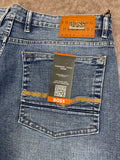 HG BSS MENSWEAR | CLASSIC STRAIGHT FIT LIGHT WASH JEANS