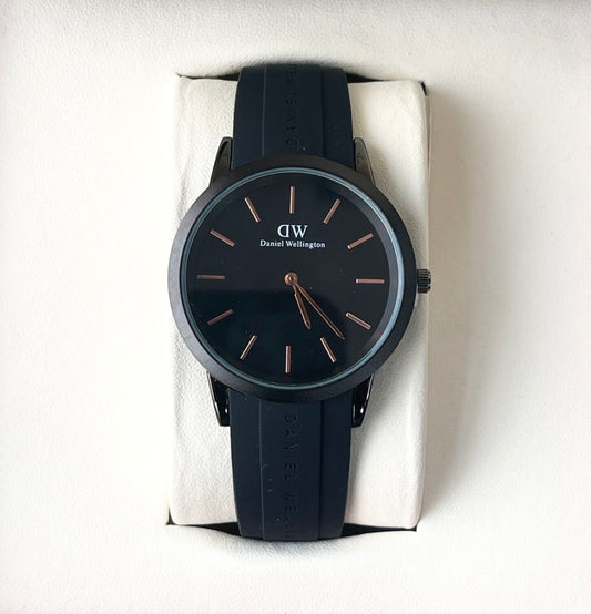 DW BASIC QUARTZ SILICON STRAP WATCH