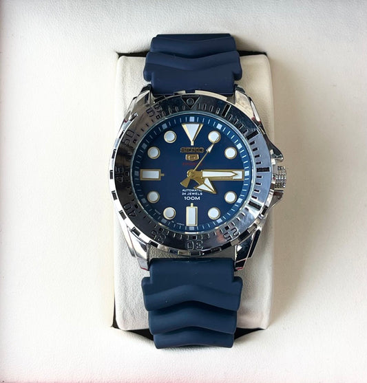 SEIK SILICON STRAP WATCH