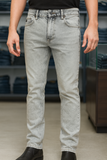 ZRA MEN'S LIGHT GREY ACID WASH STRAIGHT FIT DENIM JEANS