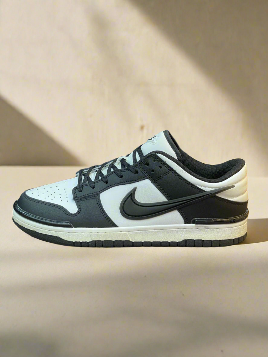 NKE  SB DUNK PANDA 2.0 SNEAKERS